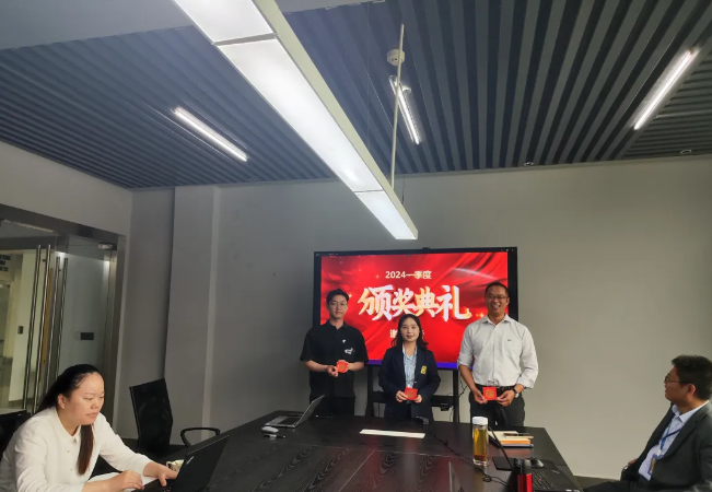 55世纪风管销售中心员工一季度颁奖